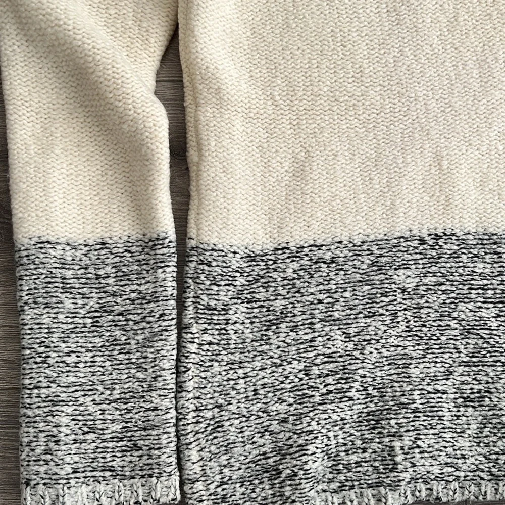 VINCE Wool Blend Sweater Size Small Relaxed Fit Neutral Silk Cashmere Minimalist